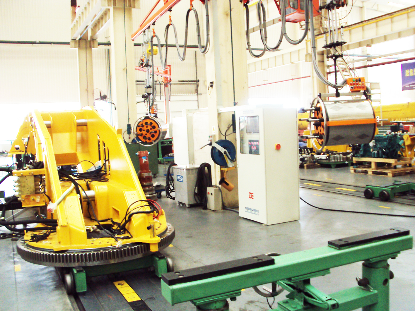 6軸卷揚(yáng)螺栓擰緊機(jī)(水平操作擰緊)